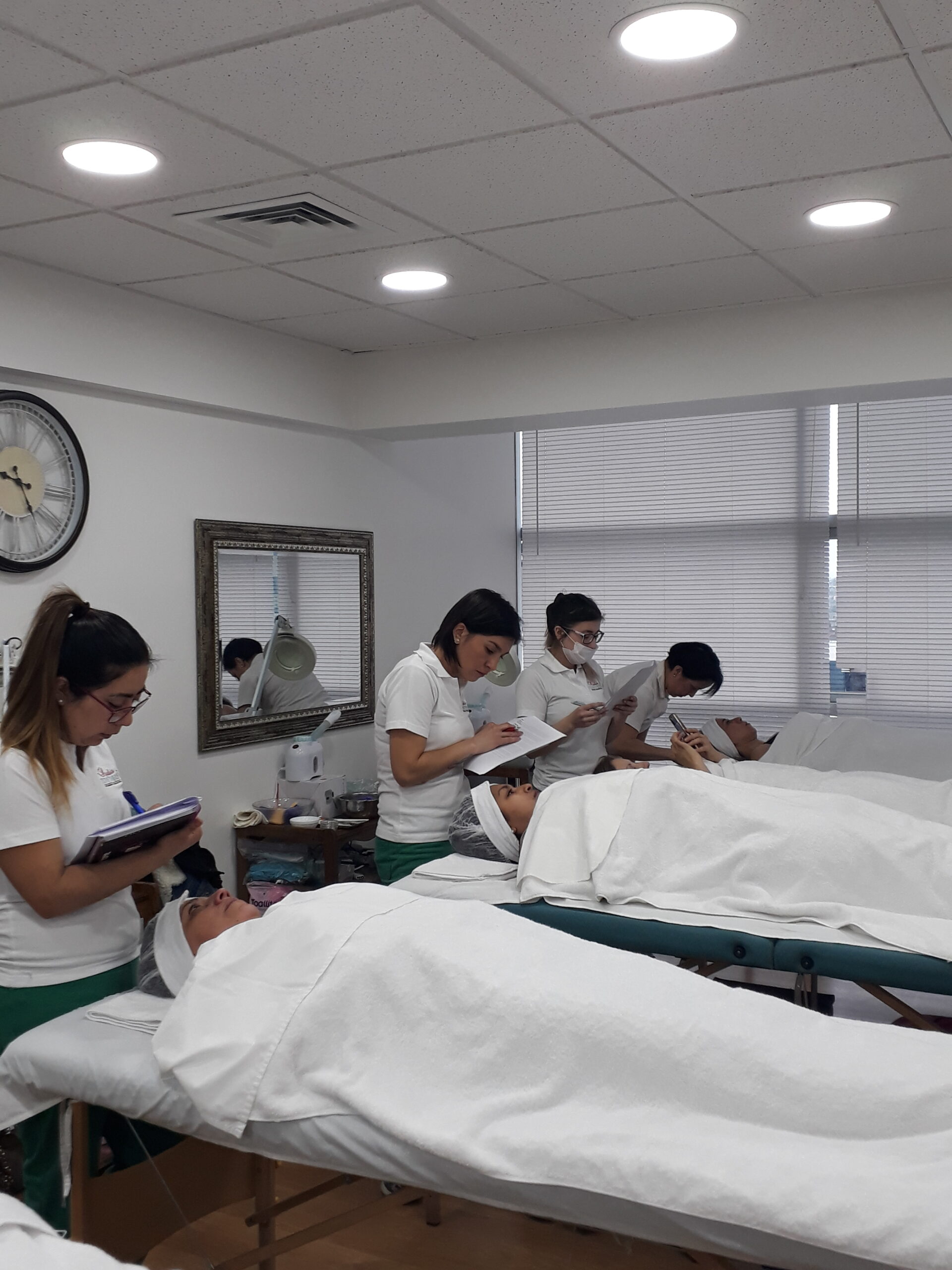 Estudiantes de cosmetología